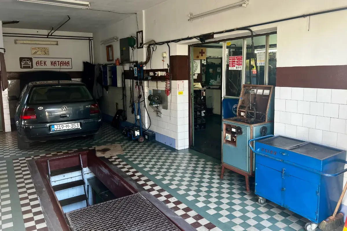 AEK Katana Autoelektričar