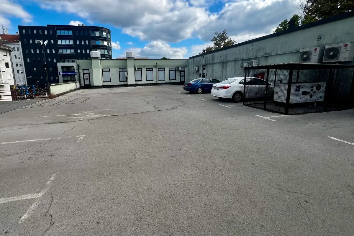 Garaža i parking Borik