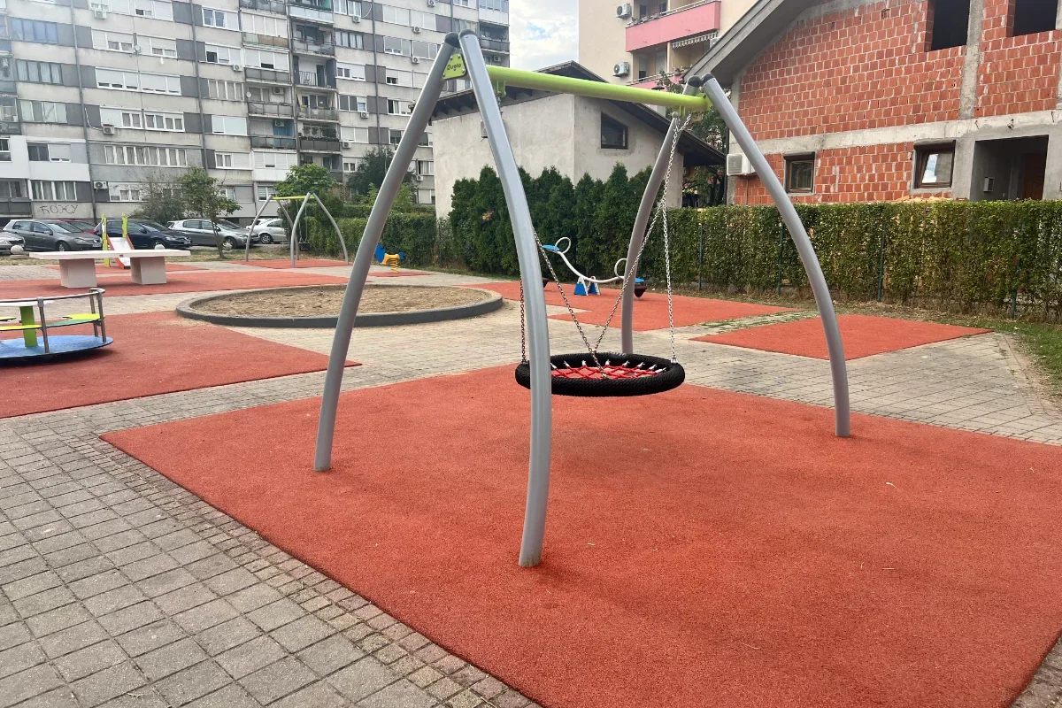 Dječje igralište Knežopoljska