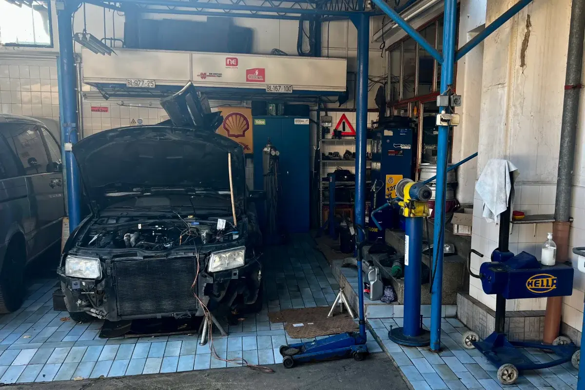 AEK Katana Autoelektričar