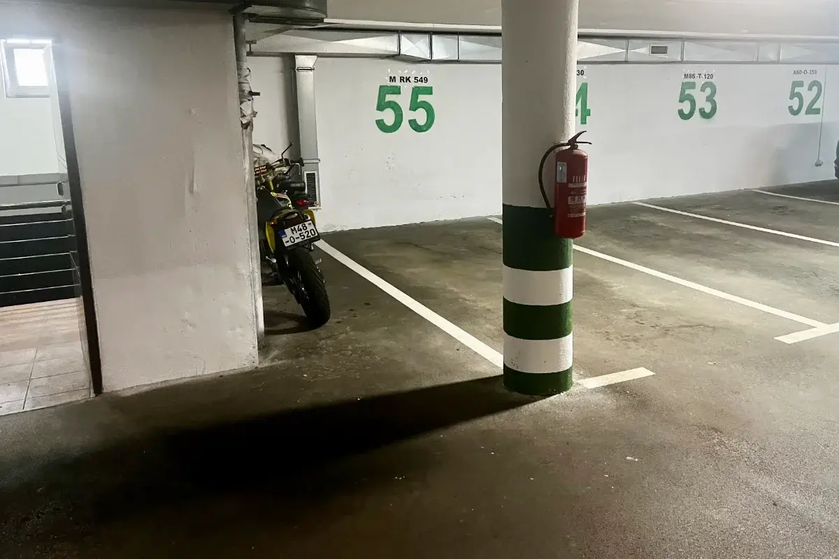 Garaža i parking Borik