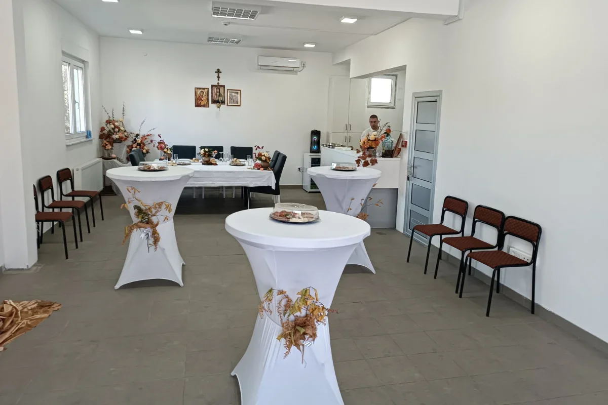 Milica i Marija - Šatori, pagode i oprema