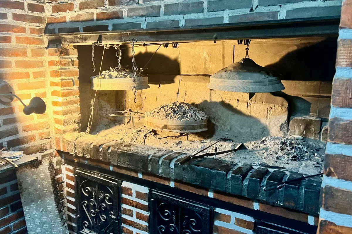 Pite pod sačem Sač