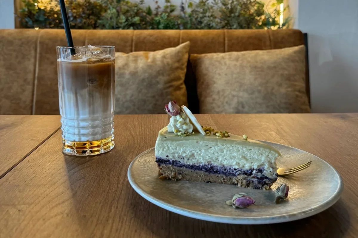 Damona Coffee & Cake