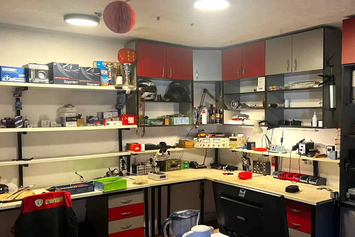 AEK Katana Autoelektričar