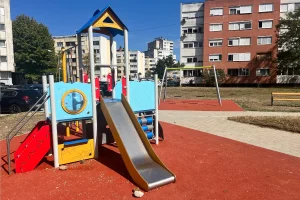 Dječije igralište Majke Knežopoljke